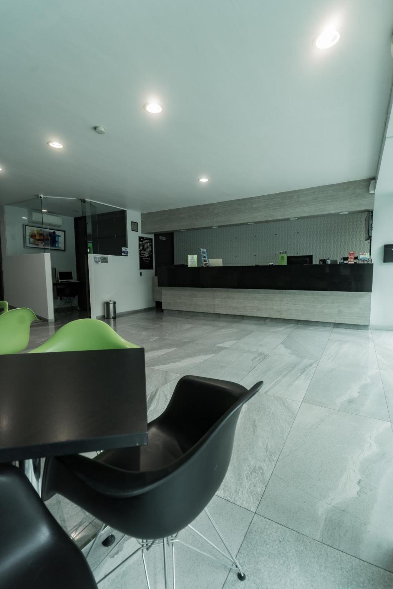 Hotel Lemon Green -Zona Expo Frente Al Centro De Convenciones กัวดาลาฮารา ภายนอก รูปภาพ