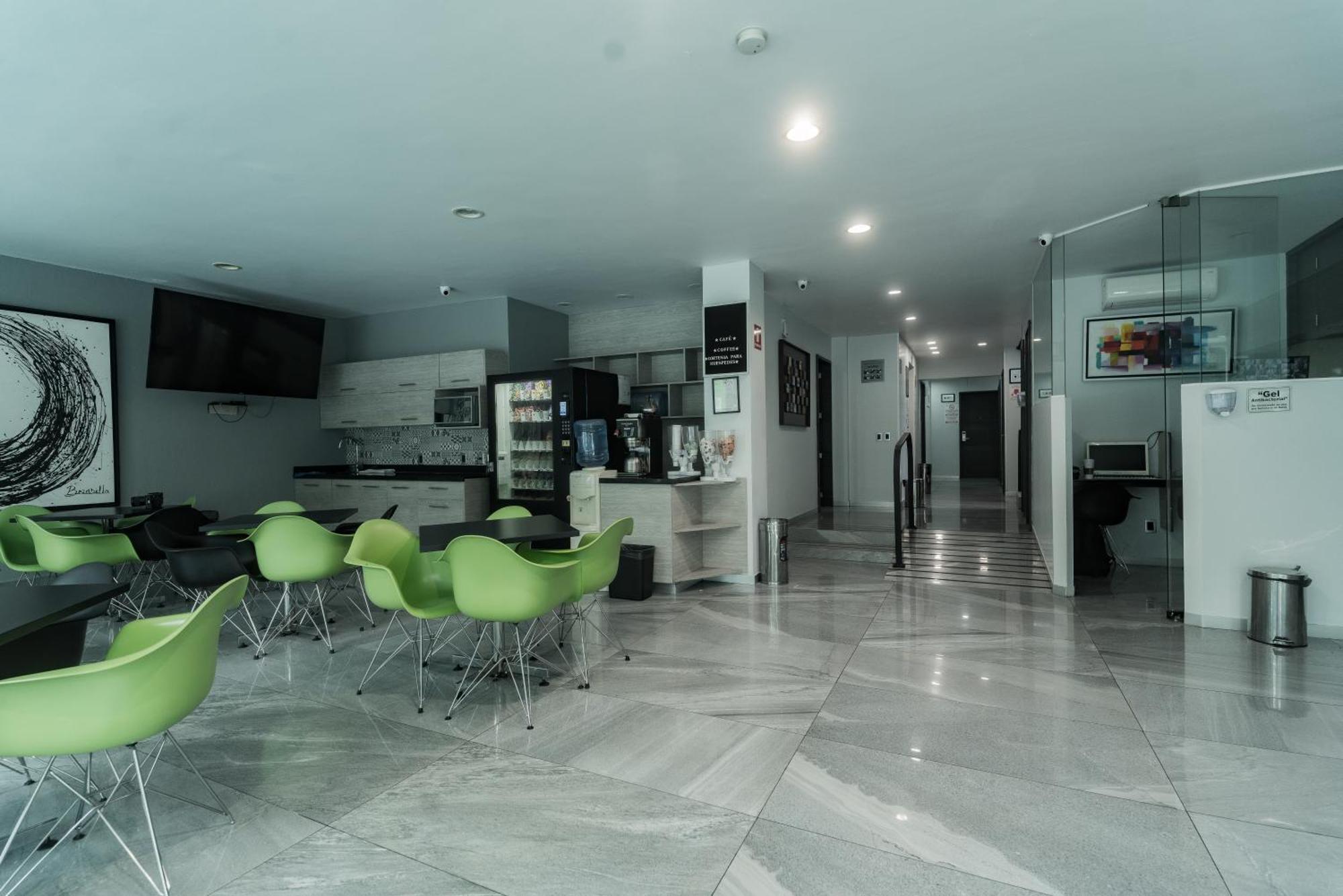 Hotel Lemon Green -Zona Expo Frente Al Centro De Convenciones กัวดาลาฮารา ภายนอก รูปภาพ