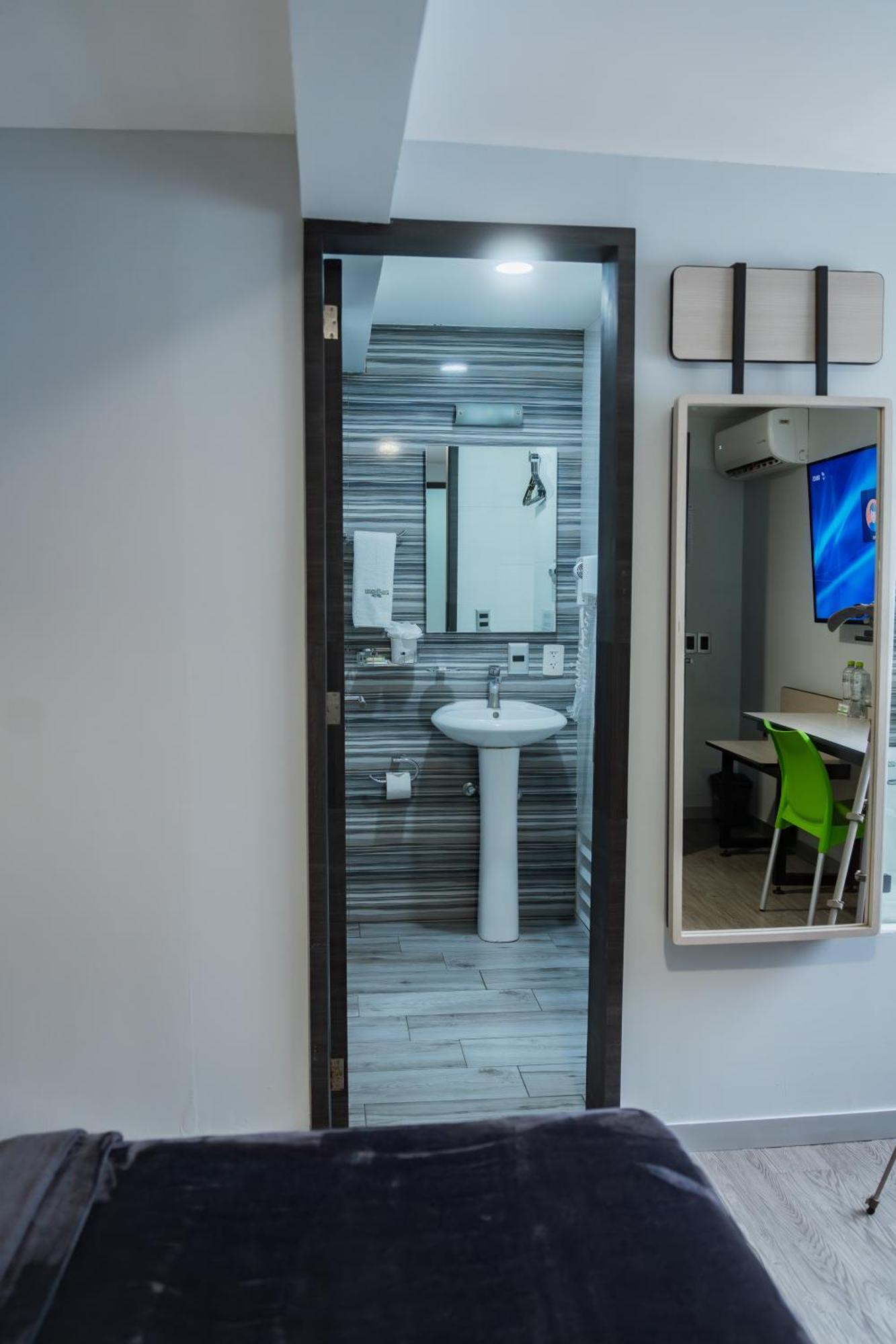 Hotel Lemon Green -Zona Expo Frente Al Centro De Convenciones กัวดาลาฮารา ภายนอก รูปภาพ